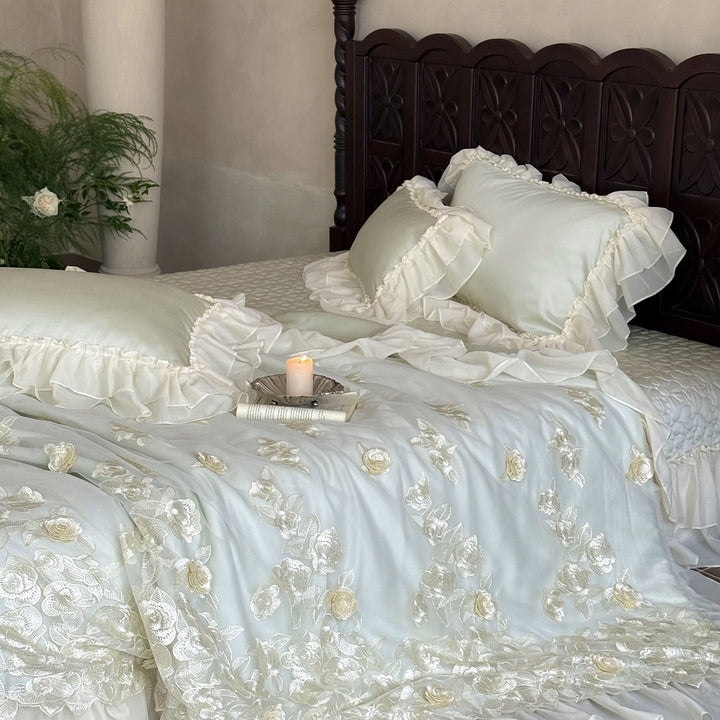 Romantic bedding set with quilted bedspread, ruffled pillow and floral embroidery