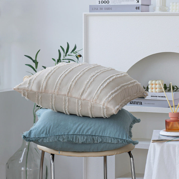 Luxurious cushion with fringes