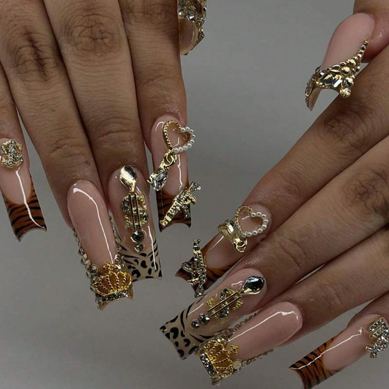 Artificial nail set with elegant golden and animal decorations Stornfield