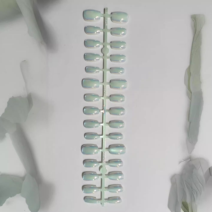 Iridescent Press-On Nail Set Stornfield