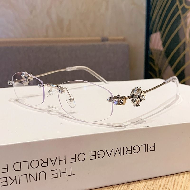 Fashionable sunglasses with luxurious golden accents Stornfield