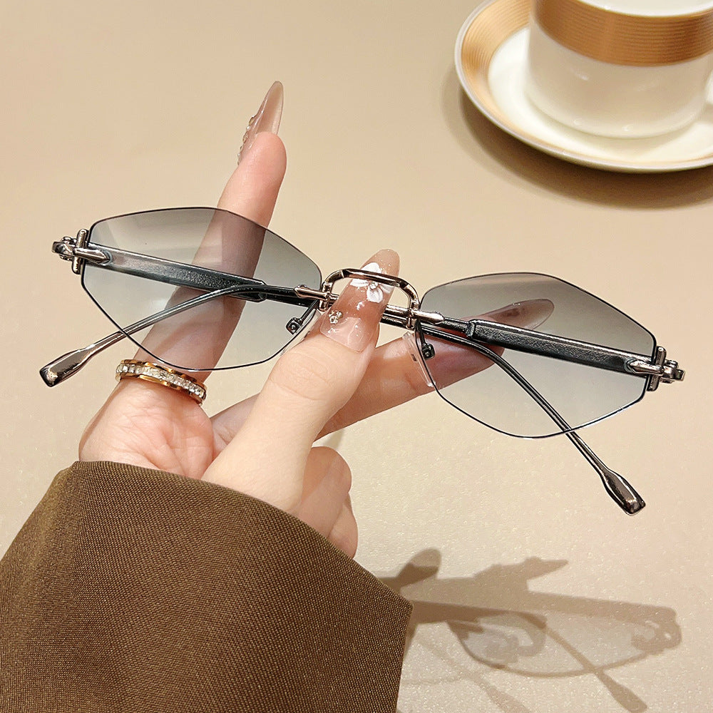 Chic Angular Cat-Eye Sunglasses Stornfield