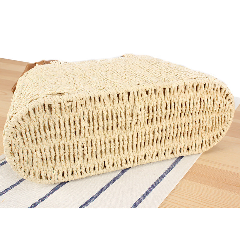 Elegant Handbag with Braided Design and Fashionable Details Stornfield