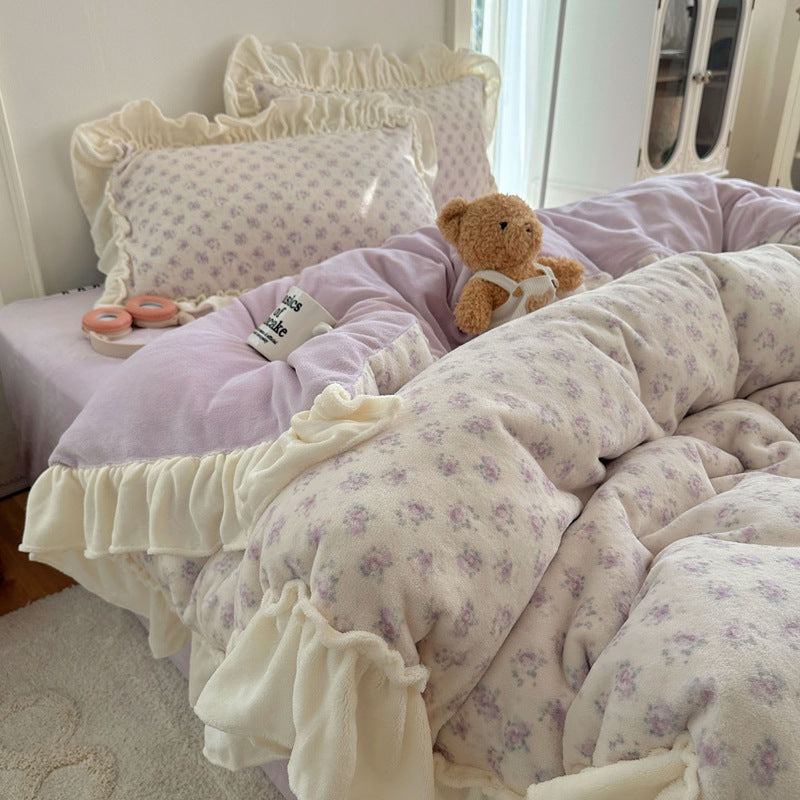 Floral Patterned Ruffled Comforter Set