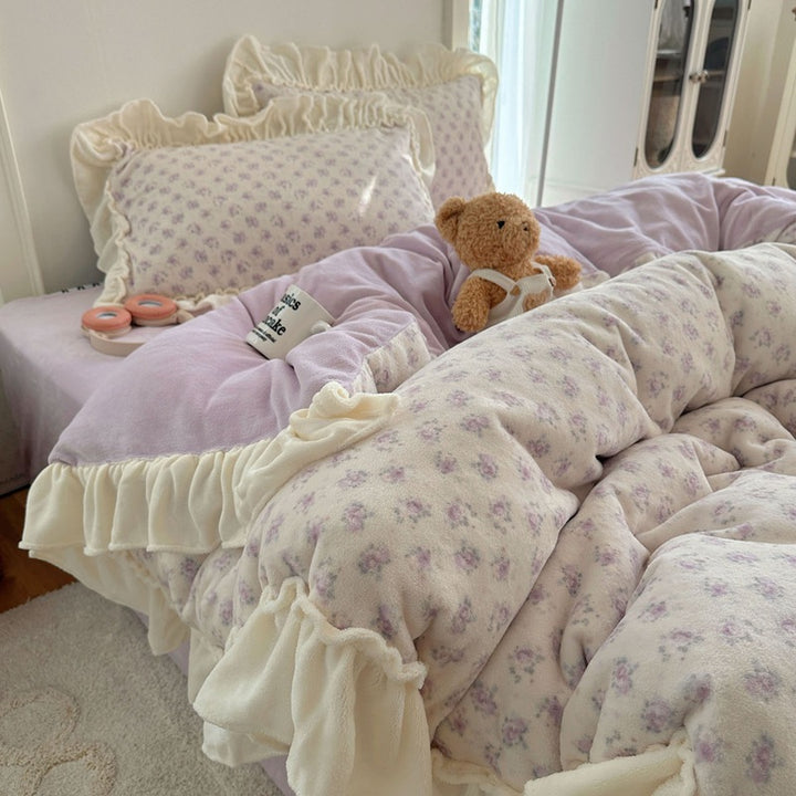 Floral Patterned Ruffled Comforter Set