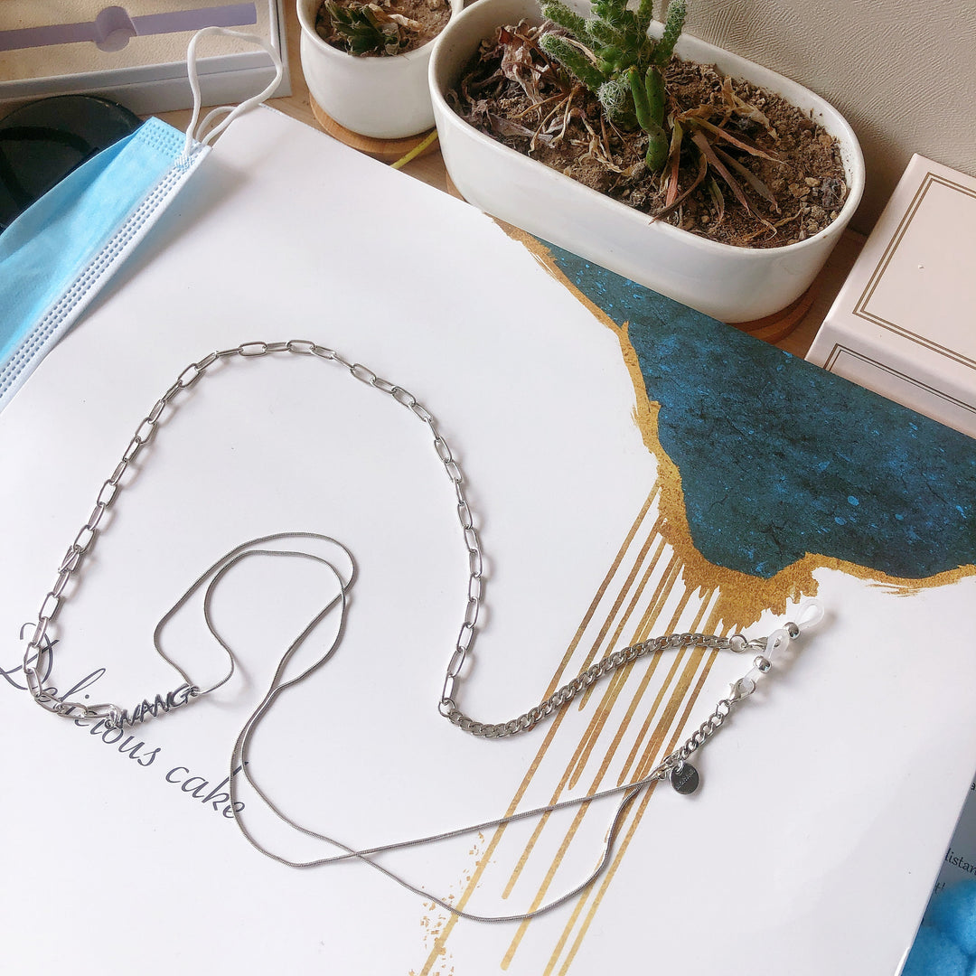 Adjustable Gold-Plated Eyewear Chain Stornfield