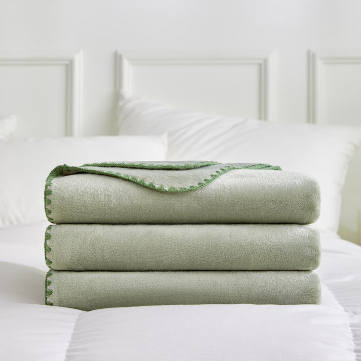 Ultra Soft Fleece Throw Blanket