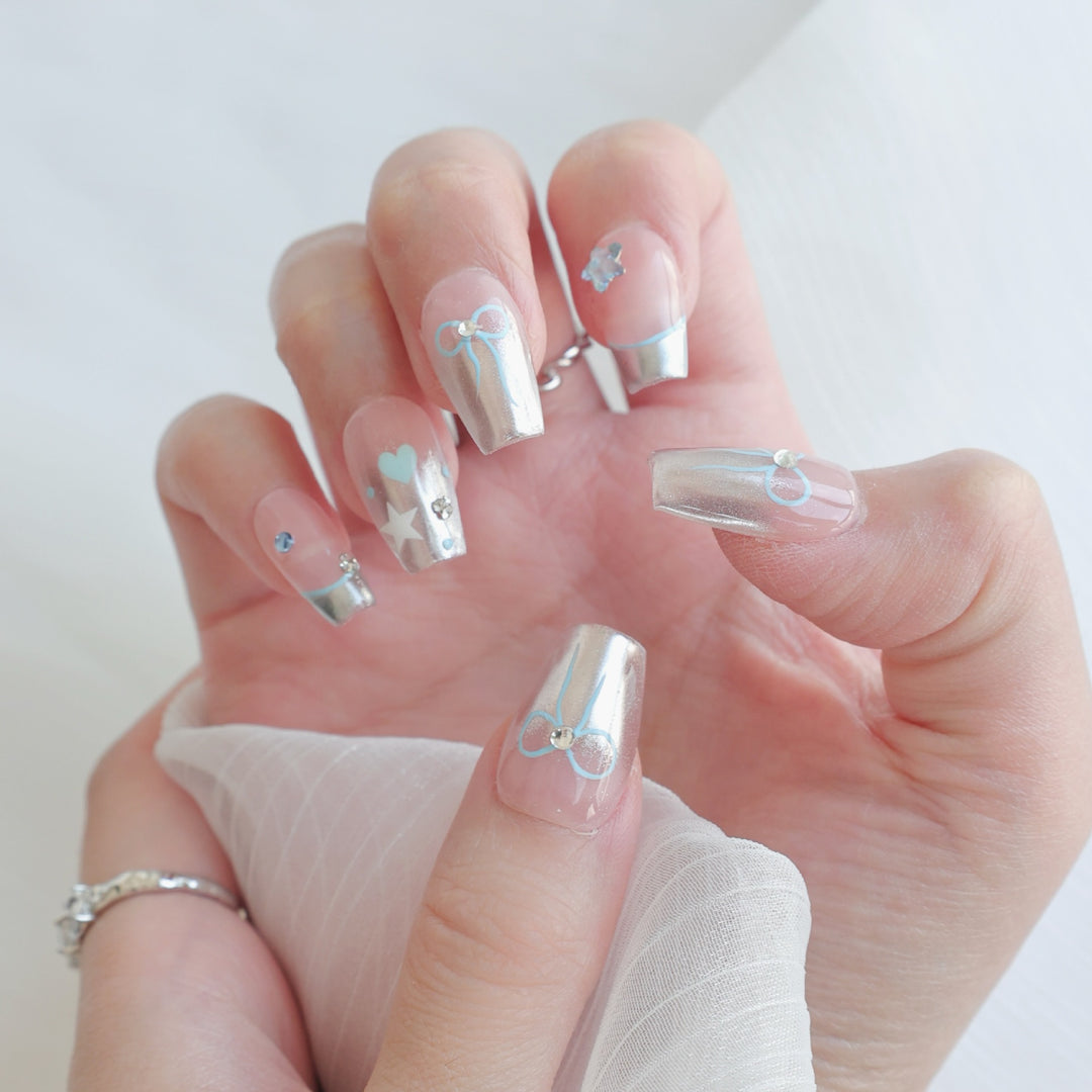 Decorative Press-On Nail Art Set with Floral Accents  1791773215