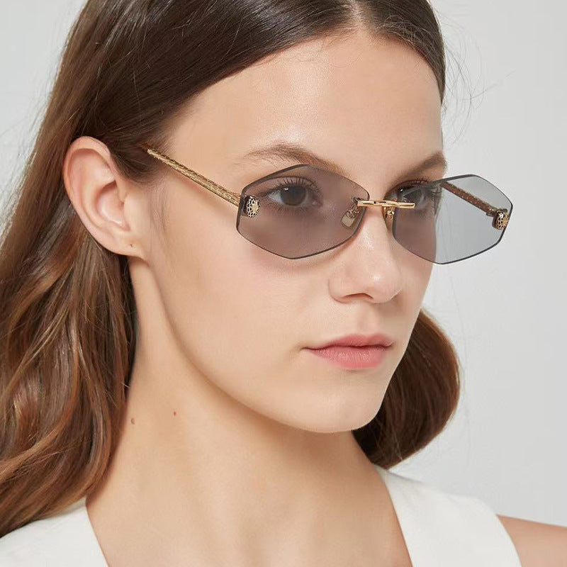 Women's geometric sunglasses in modern design with elegant metal frame Stornfield