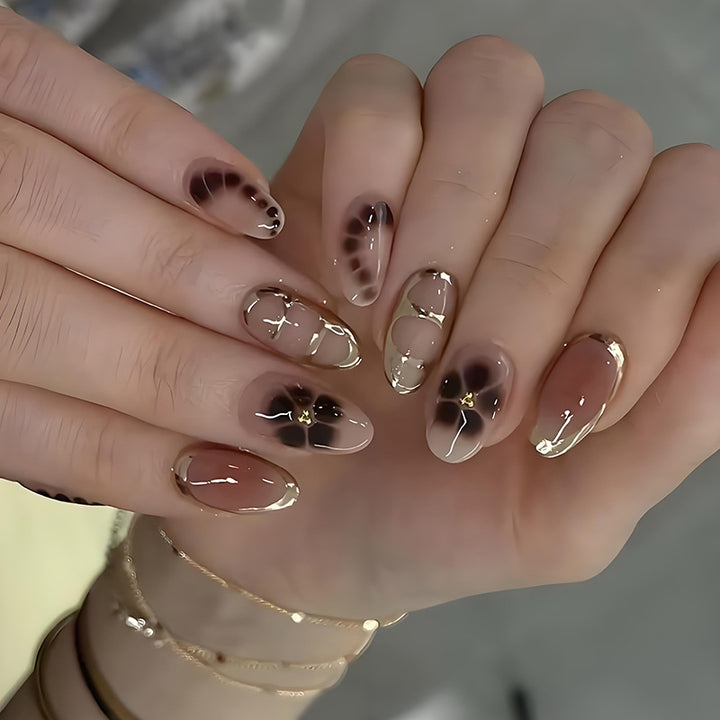 Artificial nail set with exquisite floral motifs Stornfield