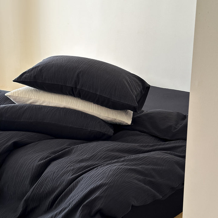 Premium cotton bedding set with fine pleated structure and hidden zipper