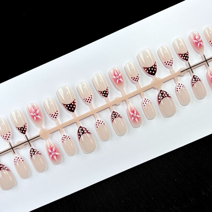 Elegant Press-On Nail Set with Artistic Design