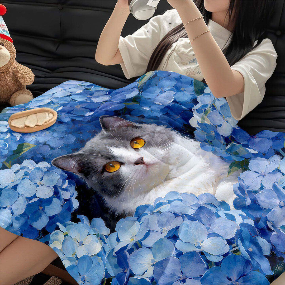 Plush Cat-Themed Throw Blanket