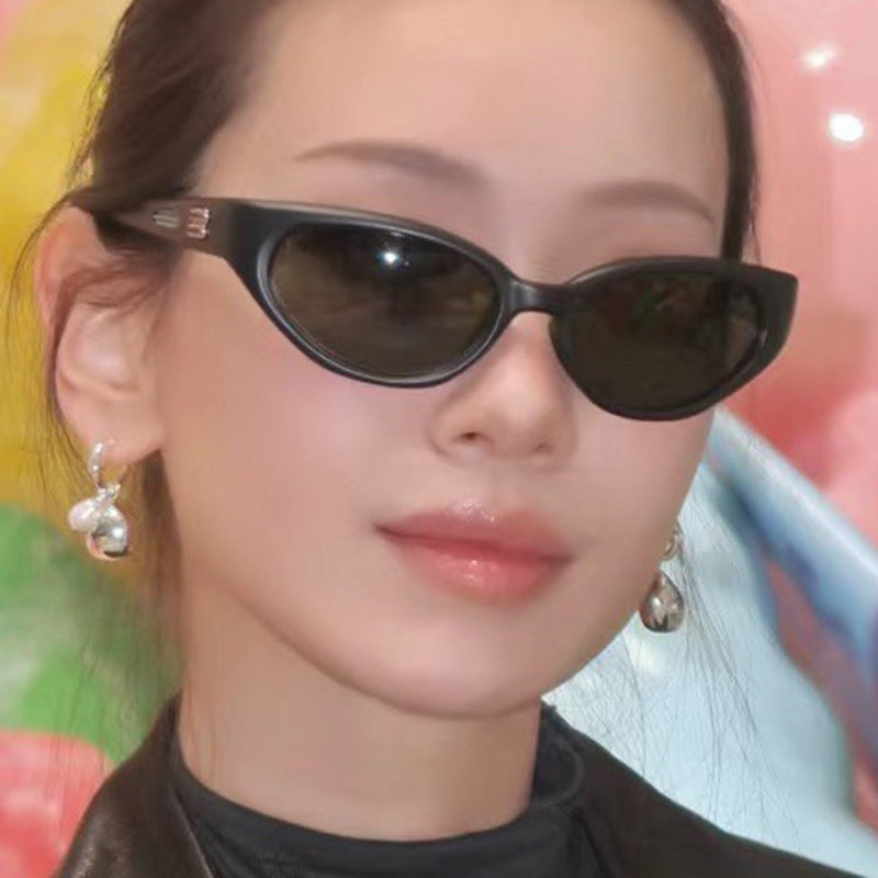 Ladies extravagant sunglasses with curved design Stornfield