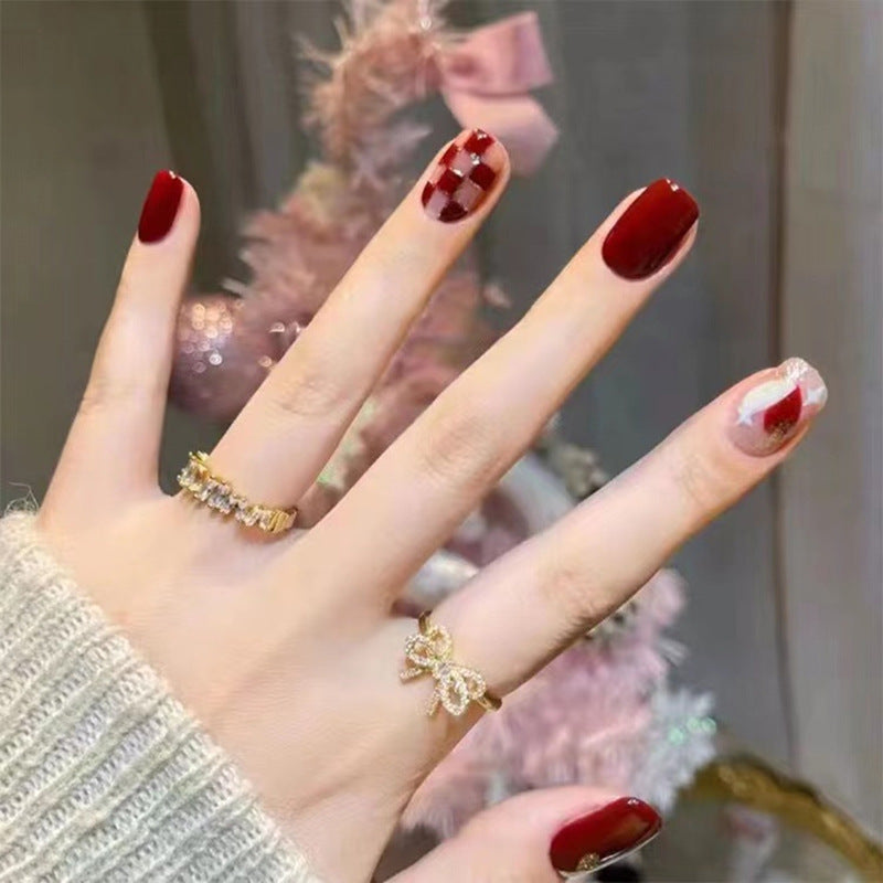 Elegant Nail Art with Gloss Finish Stornfield
