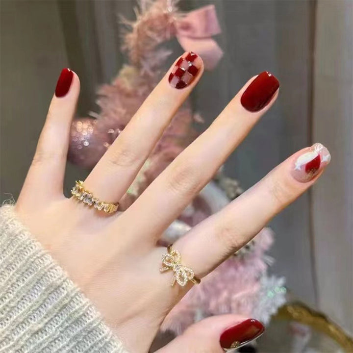 Elegant Nail Art with Gloss Finish Stornfield