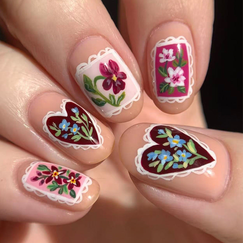 Artificial nail set with floral designs and romantic details Stornfield