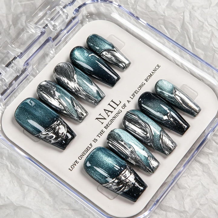 Artistic Press-On Nail Tips with Gradient Design
