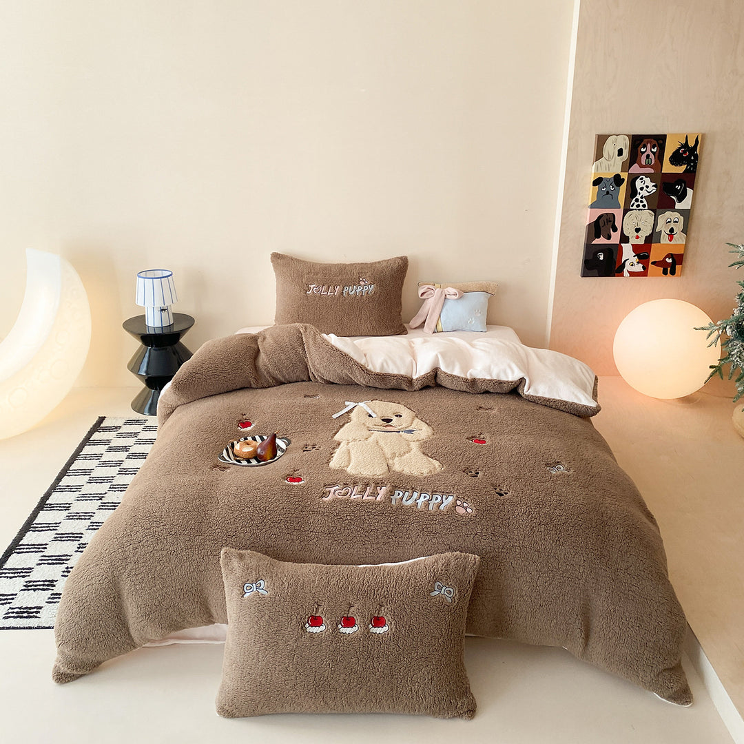 Teddy-fleece bedding set with flower embroidery and reversible design