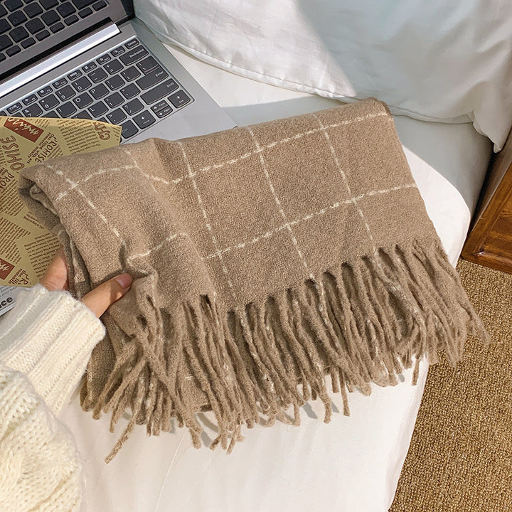 Cozy and Stylish Blanket with Fringes Stornfield