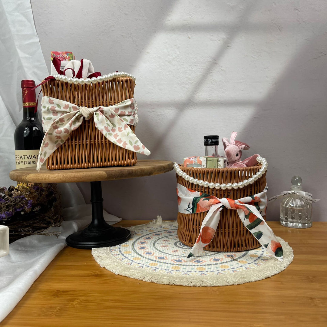 Women's stylish rattan container with pearl handle Stornfield
