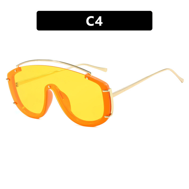 Women's masculine sunglasses with fashionable gradients and golden details Stornfield