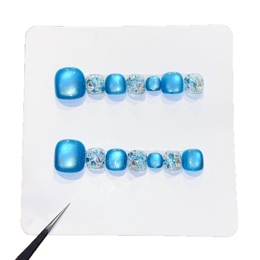 Sparkling artificial nails with glamorous design Stornfield