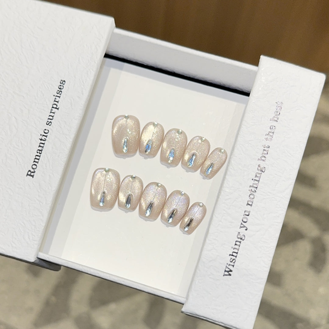 Artificial nails with elegant glamour design Stornfield
