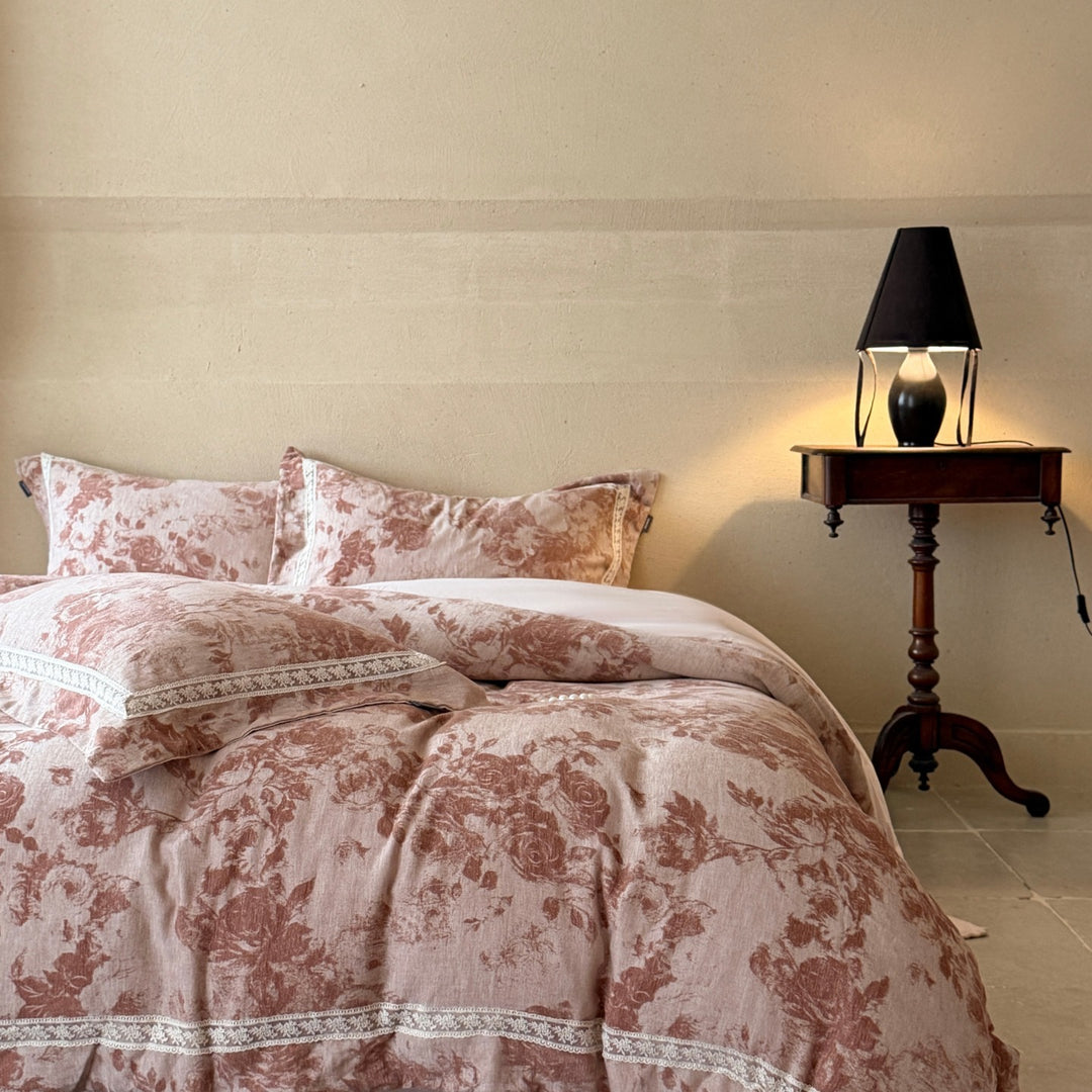 Romantic bedding set made of linen-cotton blend with frill and floral jacquard structure