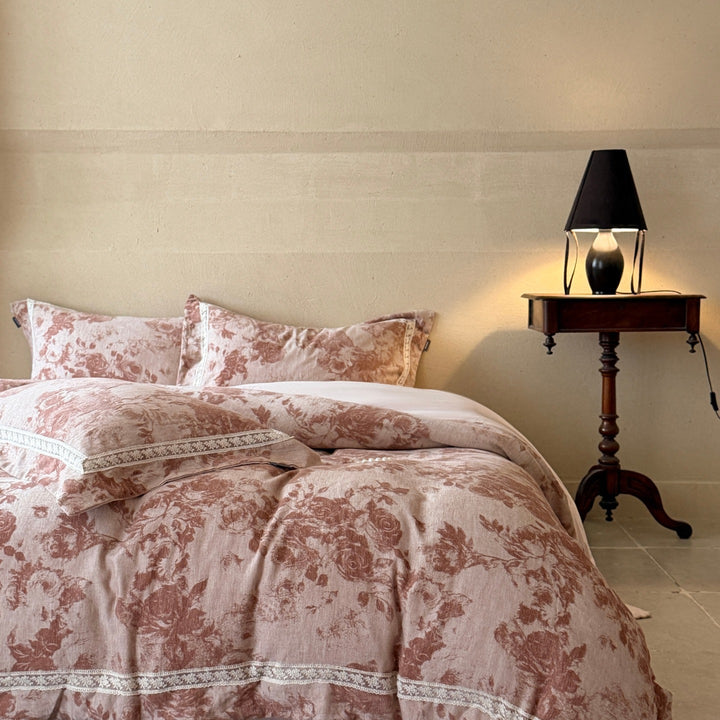 Romantic bedding set made of linen-cotton blend with frill and floral jacquard structure