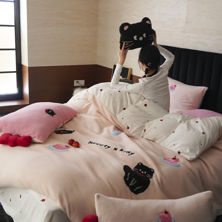 Embroidered Puppy Appliqué Reversible Duvet Cover Set with Paw-Print Shams