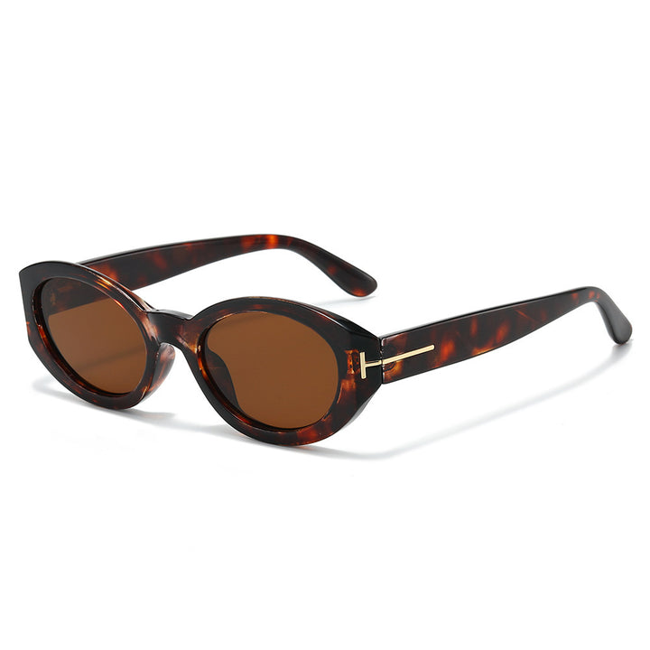 Chic Cat-Eye Sunglasses with Retro Tortoiseshell Frame Stornfield