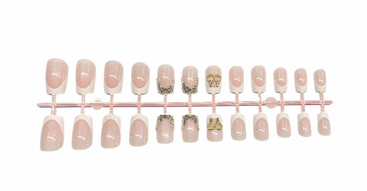 Artificial nail set with elegant gold embellishments Stornfield