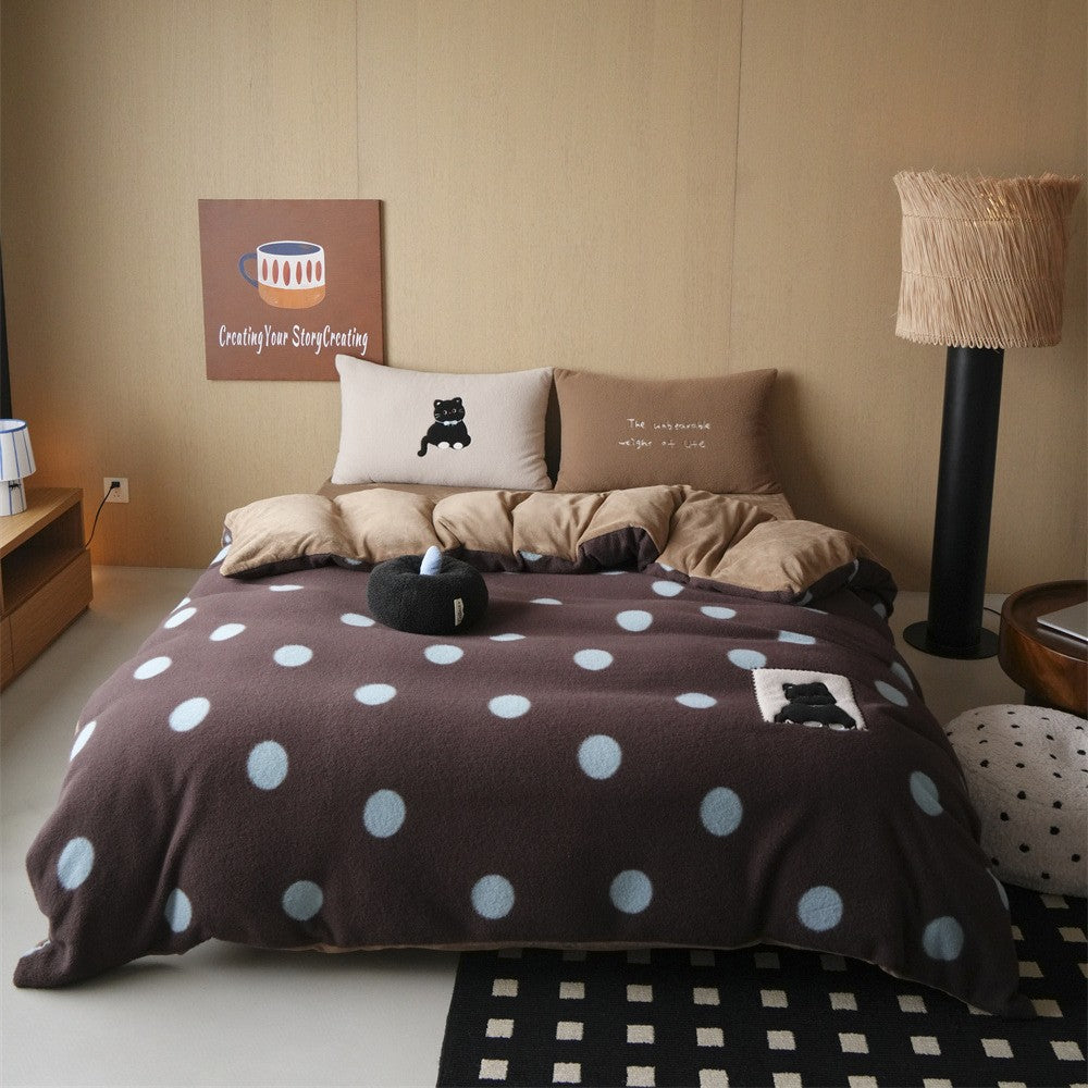 Fluffy reversible bedding set with polka dot design and plush applications