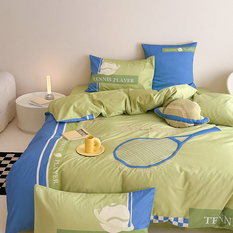 Children's bedding set with astronaut and star print, reversible function