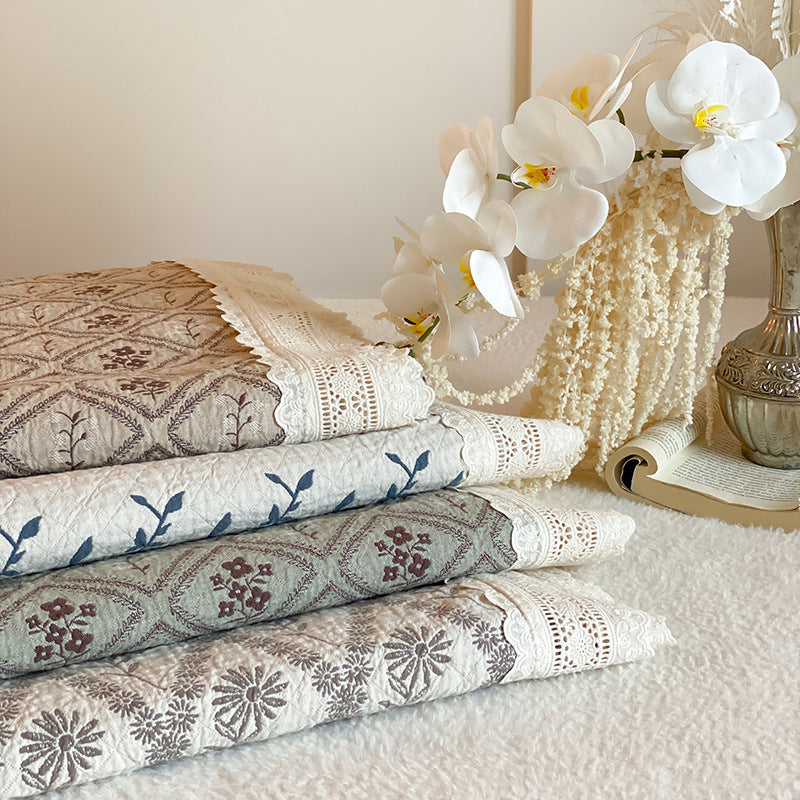 Quilted Cotton-Lace Trimmed Diamond Matelassé Bedspread with Matching Shams