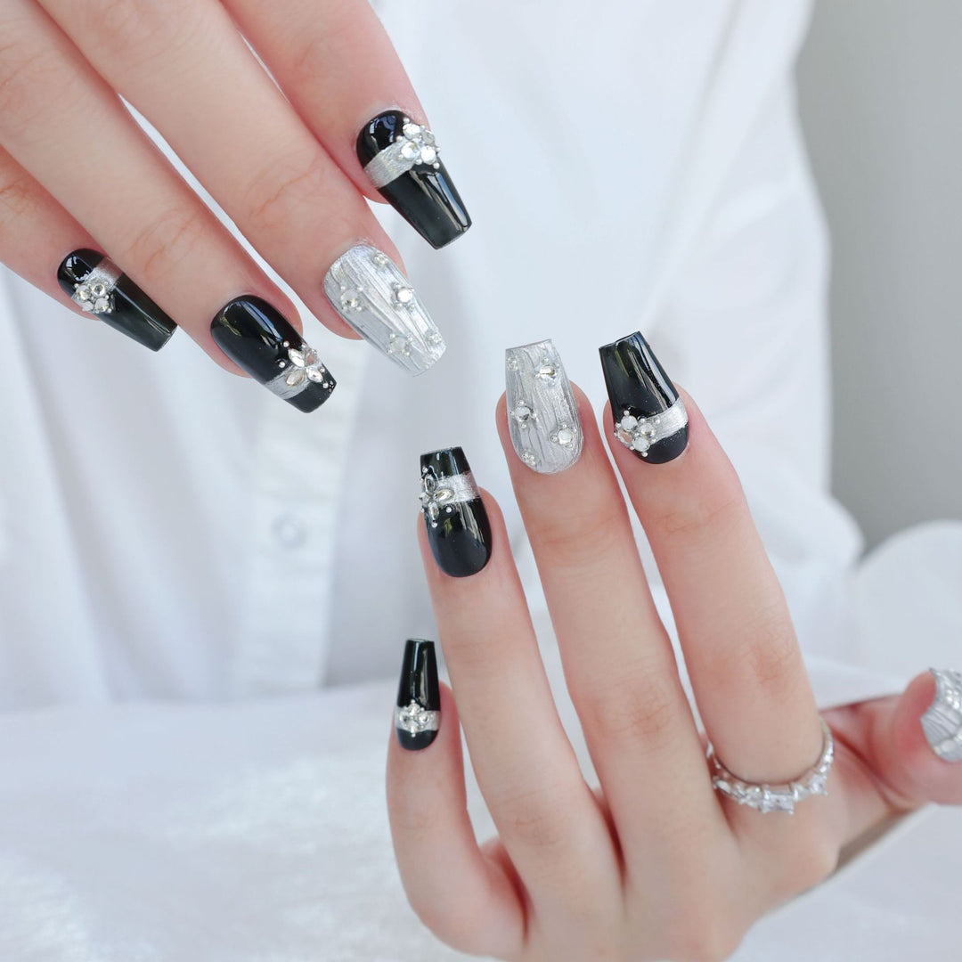Decorative Press-On Nail Art Set with Luxurious Silver and Black Embellishments