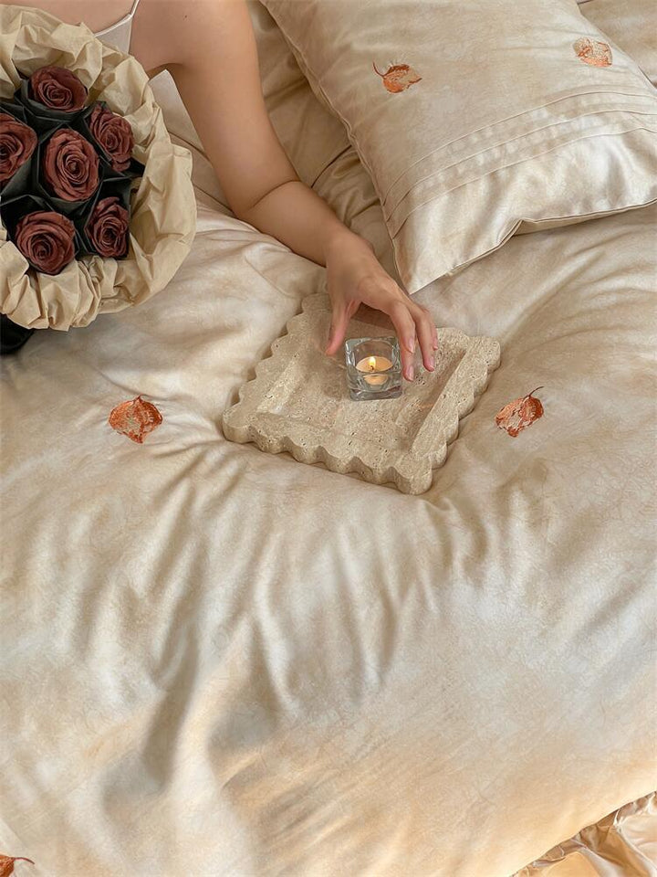 Cotton satin bed linen set with subtly embroidered leaves and a silky-matte surface