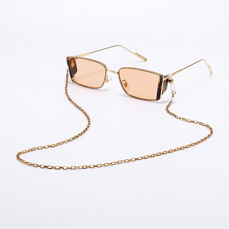 Fashionable Eyewear with Stylish Chain Stornfield