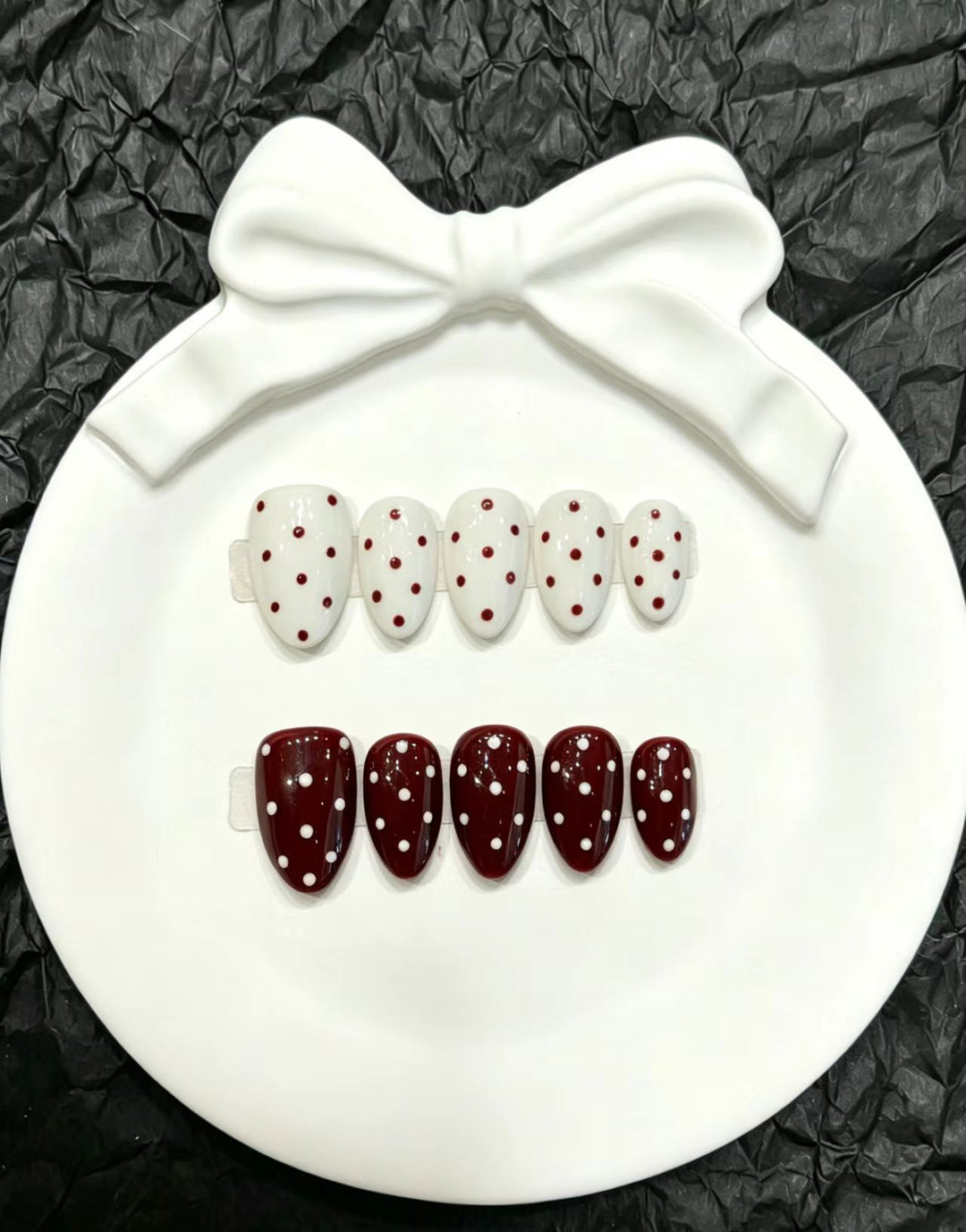 Decorative Polka Dot Press-On Nail Set