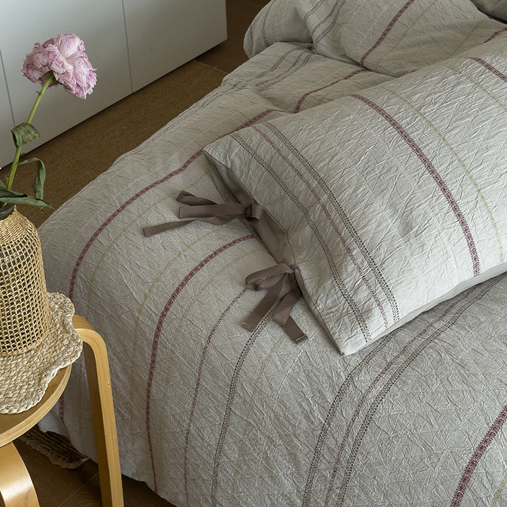Linen-cotton bedding set with natural waffle texture and reversible function