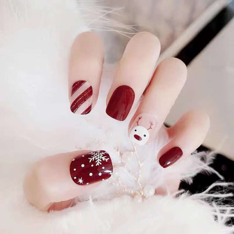 Fun Holiday-Themed Press-On Nail Set