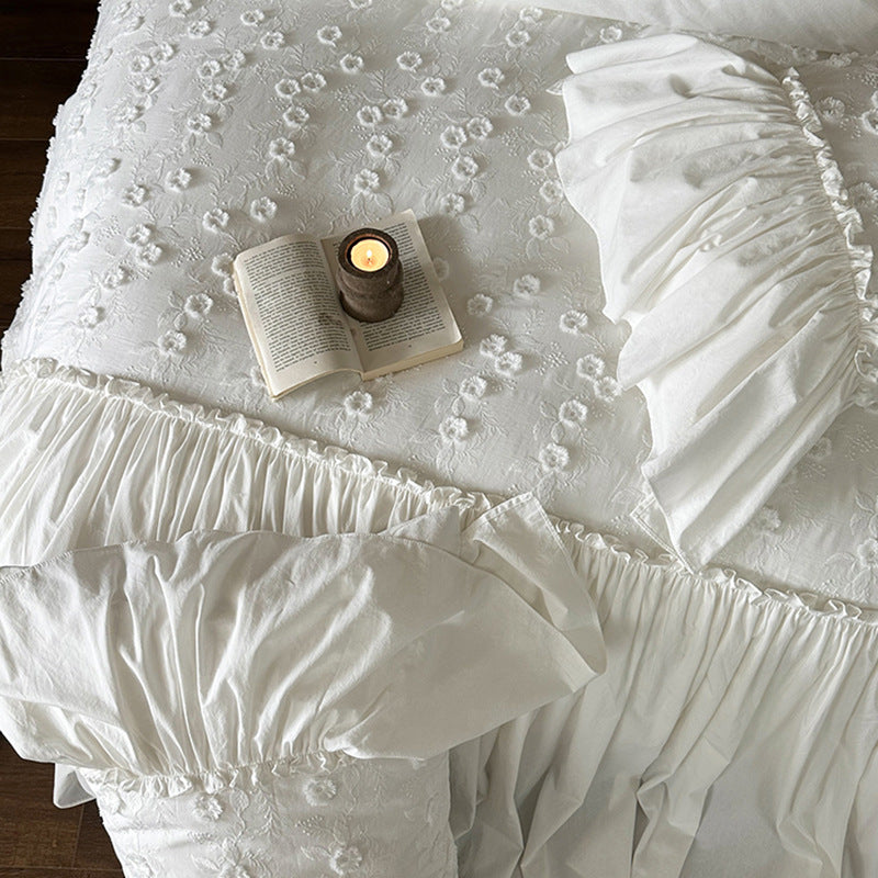 High-quality duvet cover set made of cotton yarn with 3D floral embroidery and ruffled frill