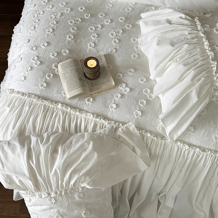 High-quality duvet cover set made of cotton yarn with 3D floral embroidery and ruffled frill