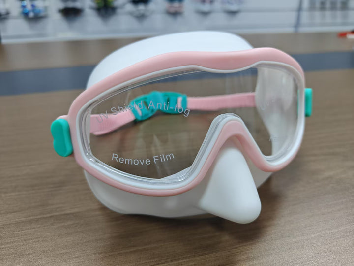 Swimming mask with adjustable comfort and clear field of vision Stornfield