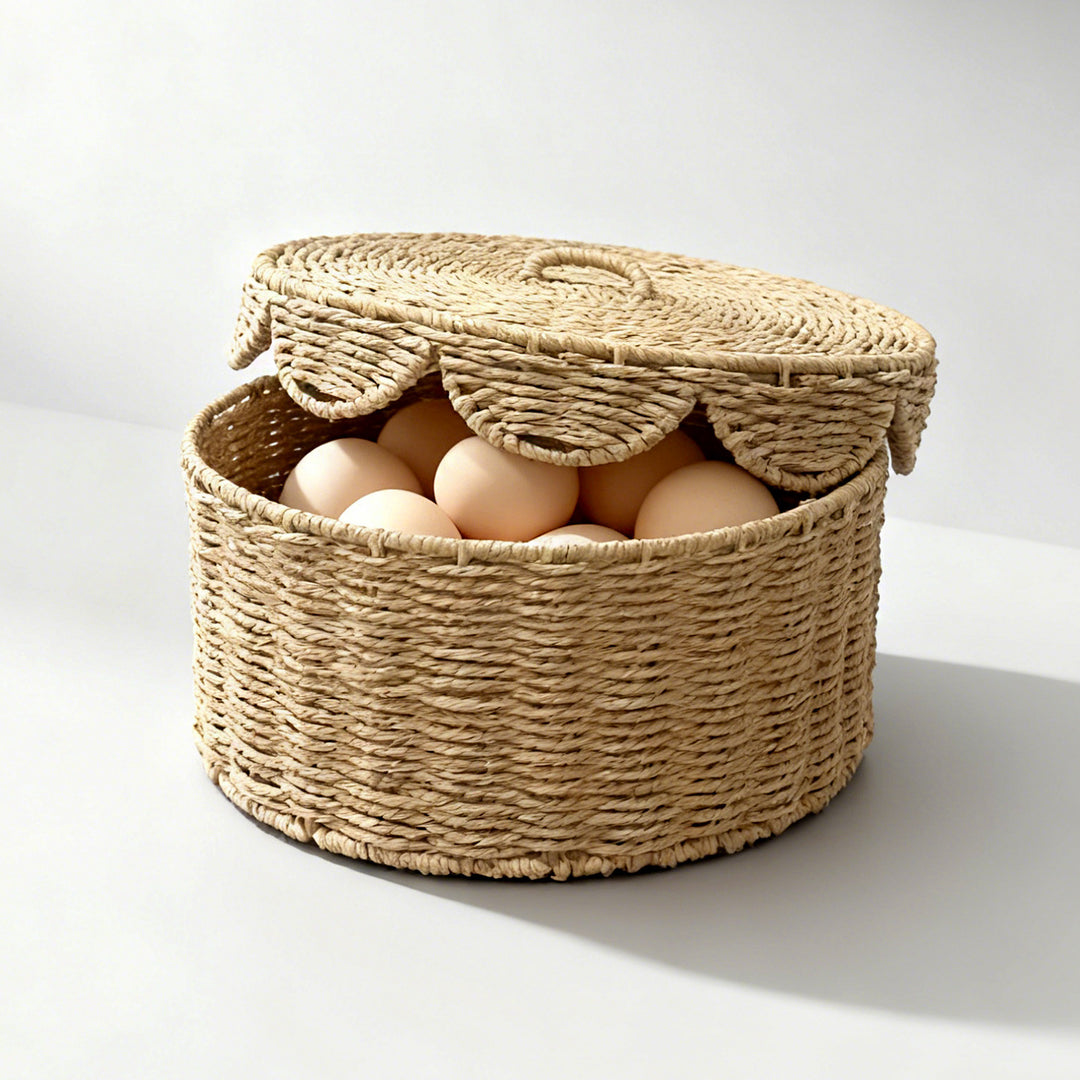 Rustic storage basket with lid Stornfield