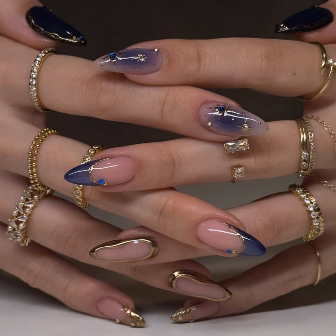 Artificial nails with elegant gold accents Stornfield