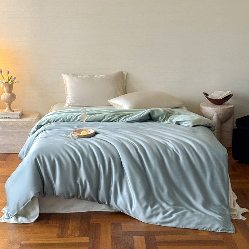 Luxurious satin bedding set with a silky-smooth surface, reversible function and hotel closure