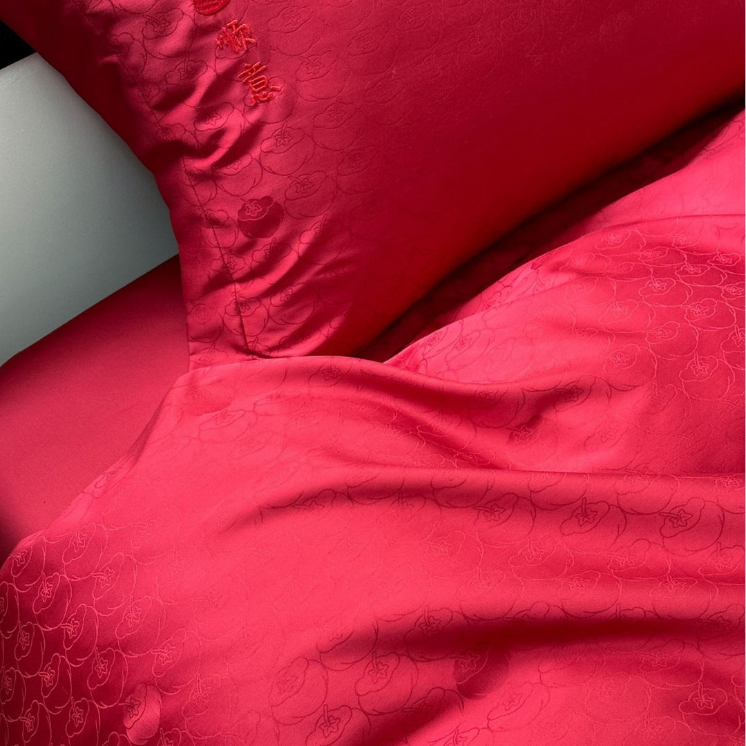 Premium bedding set made of cotton satin with a light quilted texture and hidden zipper