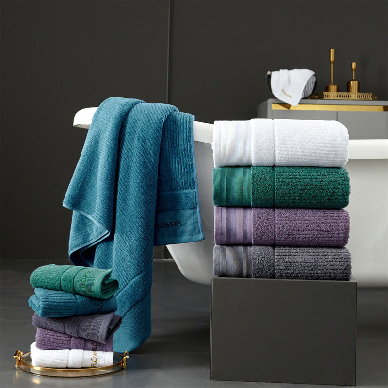 Luxurious terry towel set made of cotton velour with ribbed texture